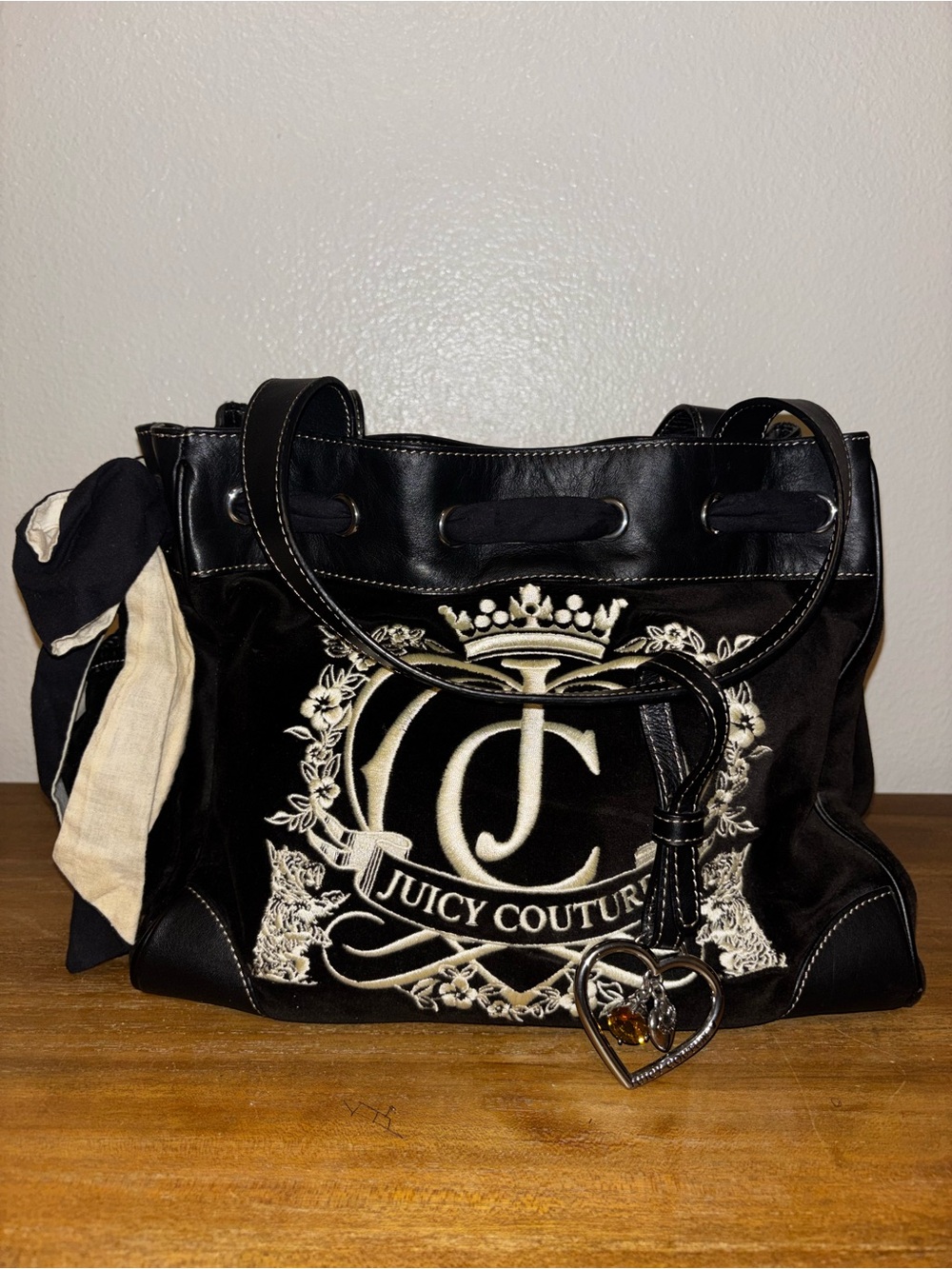 Juicy Couture Daydreamer Bag Vintage Black Velour Y2K Era Excellent Condition - Picture 2 of 11